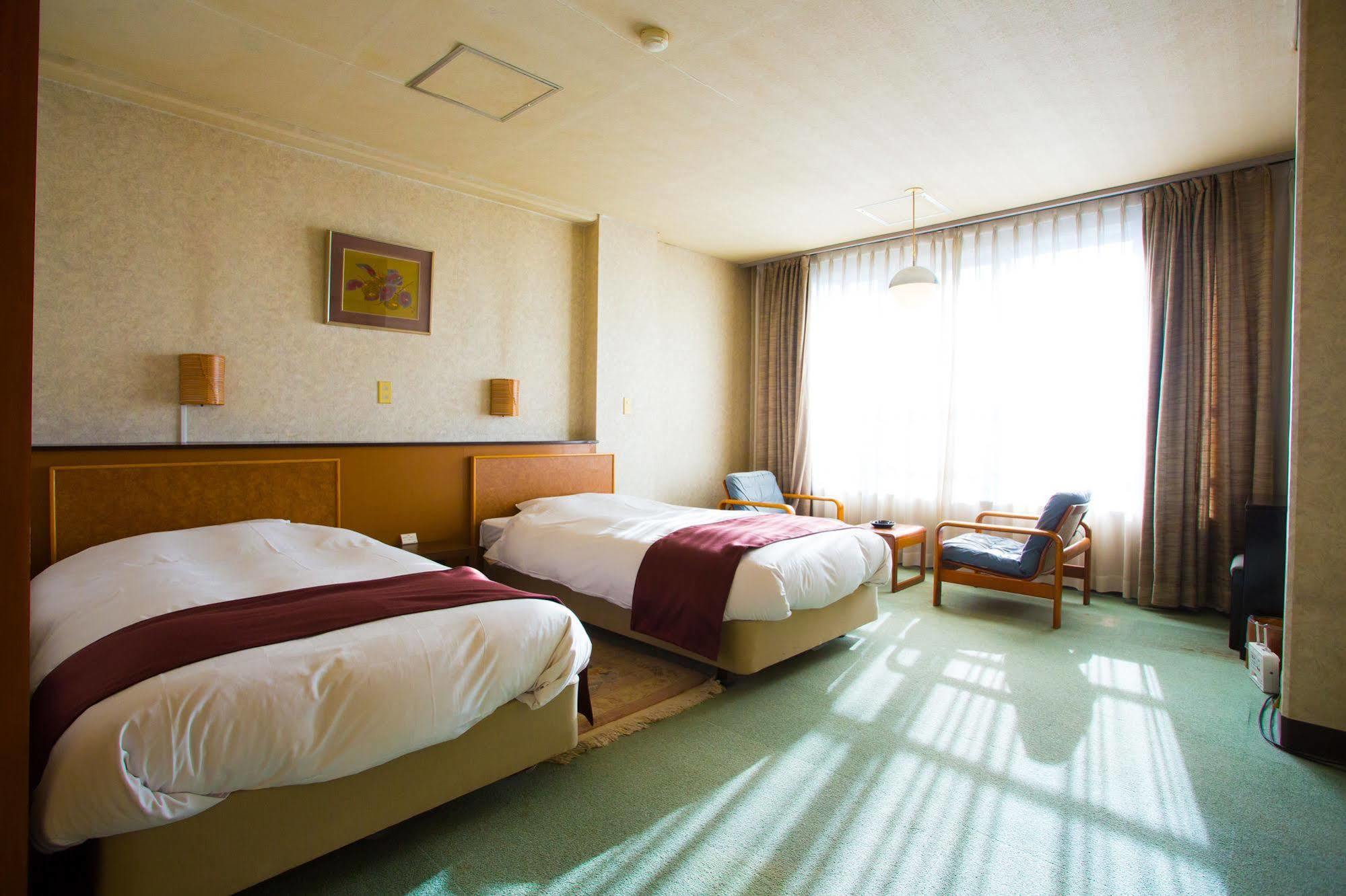 Hotel Sekitei Fuefuki Exterior photo